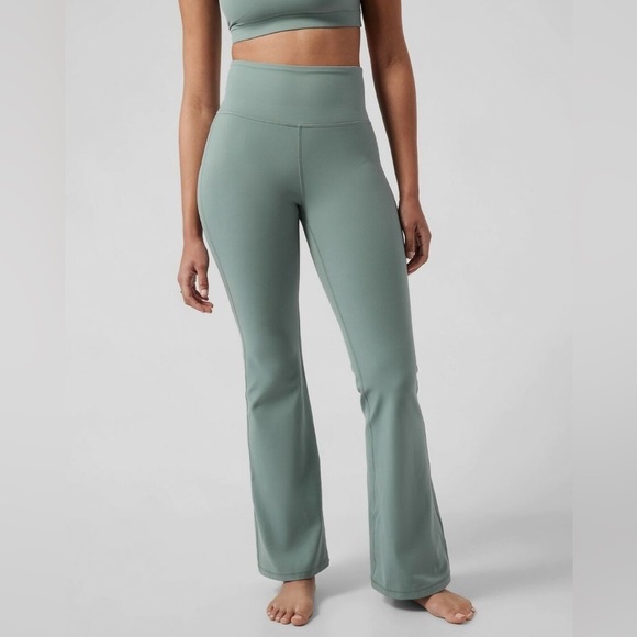 Athleta Elation Flare High Waisted Minimalistic Grey Pants #981683 EUC Size XS - Picture 1 of 10